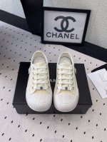 10 Chanel新款夏季帆布鞋 复古与时尚融合 设计风格独特 简约时尚活力 进口高密度帆布鞋面 羊皮垫脚 进口橡胶开模大底 Size: 35-39 40 41