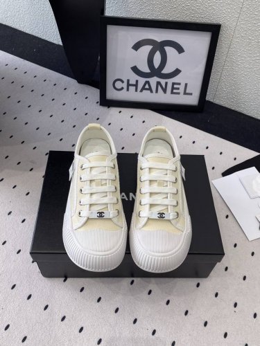 10 Chanel新款夏季帆布鞋 复古与时尚融合 设计风格独特 简约时尚活力 进口高密度帆布鞋面 羊皮垫脚 进口橡胶开模大底 Size: 35-39 40 41