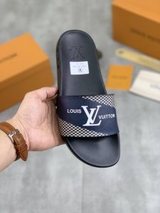 工厂价 实价 原单品质 Louis Vuitton 官网爆款路易威登 Lv男士拖鞋 专柜同步发售 ！意大利进口原版面料 原厂特供原版底 码数：38-45 超多款