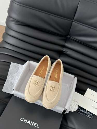 Chanel 24K秋冬新款乐福鞋 新款双C经典 上脚很舒服诶 美拉德棕色还是很适合秋冬的～ 鞋面麂皮 牛皮 内里羊皮 真皮大底 Size:35-39 其他码数