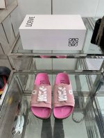 Loewe 罗意威 25Ss春夏新款 情侣款 博肯 拖鞋 真的一鞋难求 真的超级好看 姐妹们给我冲 博肯全鞋 皮革绒面双扣时尚休闲平底鞋 牛皮绒面革质地柔软搭配