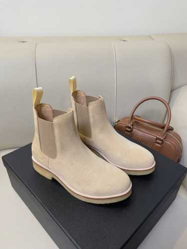 Common Projects CP 烟胶底切尔西靴YYDS，脚感完胜橡胶或者木质底，越穿脚感越舒服！ 外观设计简约大方，适合各种场合和搭配，超级经典的一款，四