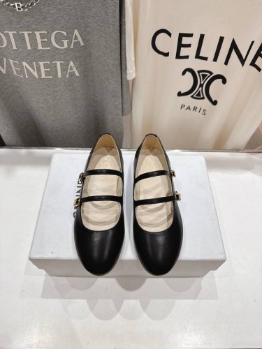 高版本出厂 Celine*赛琳2025Ss新款玛丽珍平底乐福鞋单鞋 网红爆款来袭！各大网红抢先体验、Celine网红Ins种草神器、非常复古风、气场十足单品、设