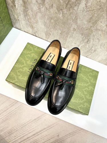 原版真皮大底 品牌：Gucci 古奇 标准码：男码38 44 45 46可以定做 等级：官网同款 原单品质 材料：原版牛皮 水染牛皮内里 原版真皮大底 款式类别