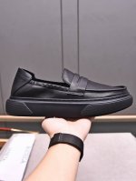 p 一脚登 Botteg* Venet* 高端精品 Size：38-44 45定做 Bv新品，头层牛皮人工编织经典风格与当代时尚气质和谐交融，橡胶鞋底轻便灵活,