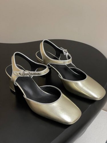 顶级品质 Hermes 爱马仕 H家25S春夏新款高跟玛丽珍鞋 包头后空凉鞋 山羊皮和Nappa皮革高跟玛丽珍鞋，搭配标志性“H”鞋扣和撞色滚边，打造精致柔美造