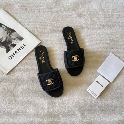 橙子出厂价p chanel 香奈儿春夏新款 经典书包扣翻盖平底拖鞋 金属扣菱格凉拖 码数 35-42