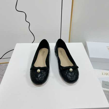 DiO*新品芭蕾鞋！经典高定元素，衔缝羊皮藤格纹图案，点缀白色CD镶嵌式树脂珠饰，别具一格！鞋面内里垫脚全对版弹力混种羊皮，柔软舒适。1:1开模幸运星符号真皮底 - 点击图像关闭