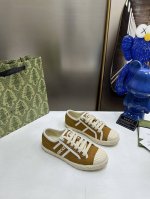 橙子出厂价p gucci 古驰春夏新款 休闲鞋 帆布鞋 运动鞋板鞋 情侣款 轻质Original Gg帆布倾情迎接新一季的到来 这款面料休闲感十足 缀饰抢眼的品