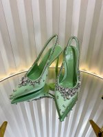 2025开春 新款首发 美得挪不开眼 2025专柜同步春夏新款Gucci 25S春夏新品水钻糖果色 后带凉鞋高跟 G家在体现高级感这块 总让人大写的服气 看起来