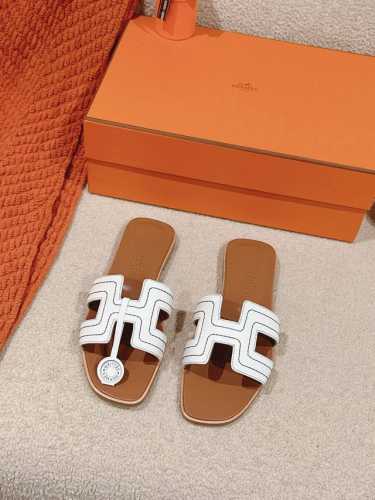 刺绣款 Hermes 爱马仕H拖鞋Oran凉鞋系列 时尚又百搭 超级舒服 每个细节都做到极致 原版Swift小牛皮 原版1:1独家私模鞋面 原版真皮沿条大底 包