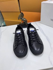 出厂价p 范思哲 新款 精品休闲鞋 原版高品质鞋面进口拼接制作 真皮内里加厚乳胶鞋垫版型时尚 动感十足原版芬迪舒适大底 简洁大方运动休闲 码数38-44X