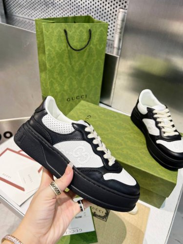 冲量价: Gucci春夏新款休闲运动小白鞋，代购版原版一比一开模Ip轻料底！鞋面小牛皮，内里牛皮，垫脚牛皮 全套代购版本 码数：女35-40# 男39-44#