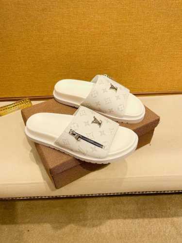 工厂P价 。 Louis V*路易威登高端精品 奢品拖鞋，1:1高端品质，休闲阳光宽松舒适型，最高版本高品质精品，经夏季必入哦！38-44