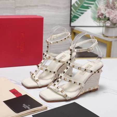 顶级代购版本2025 Valentino 华伦天奴重工艺拉菲草刺绣编织工艺 四条带铆钉坡跟凉鞋！原版购入1:1顶级复刻！精致的楦型设计，侧身弧线完美！精选意大利 - 点击图像关闭