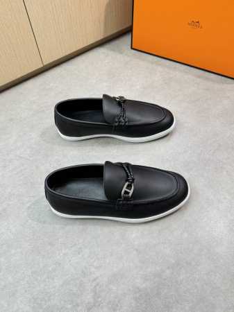 hermes 爱马仕 -高端品质 原单休闲运动板鞋 -鞋面：纳帕小牛皮、鞋丹外合车缝线、品牌金属扣件横担装饰 -内里：水染牛皮 -大底：超轻Tpr橡胶 成型大底 - 点击图像关闭