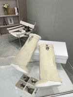毛内短 长520不换款 GIVENCHY纪梵希，虞书欣同款鲨鱼靴，增高12cm秒变大长腿超神的鲨鱼靴！不仅是虞书欣同款，更是能让你秒变大长腿的神器！这款鲨鱼靴采