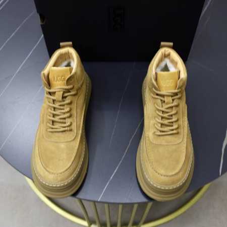 澳洲进口加厚羊毛 品牌：UGG正品代购 尺码：39 44 等级： 官网1:1 材料： 头层真皮防水防冻鞋面 真毛内里 原版防滑 柔软 耐磨大底 款式类别：男士休 - 点击图像关闭