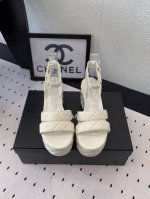 Chanel新款早春凉鞋 高版本出货 各大社交平台热门晒图 质感上脚是非常柔软舒服的 原版进口羊皮鞋面 混种羊皮垫脚 意大利真皮大底 Size：35-39 40