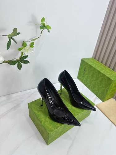 出厂 2025 Sss新款报到 Gucci 古*奇 原单品质 原汁原味的欧式风格 上脚非常完美穿搭上配此鞋 优雅大方 晶莹剔透 无论种各配件材质 都是家独一比一