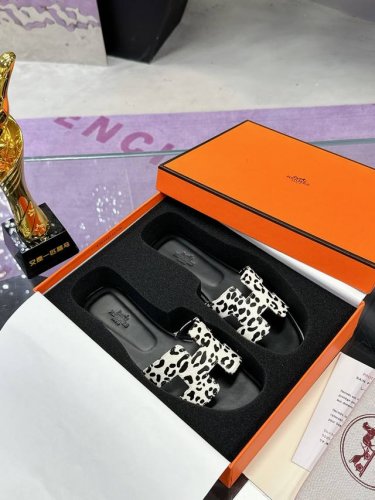 工厂P价P： 爱马仕H拖全网优势放货外单最爱的一款 大厂手工 跑量款 精致工艺 爱马仕H拖鞋 马毛 2025新色，中底全包，全新改版 HermèS 包装升级，版