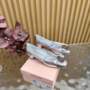 ferragamo 菲拉格慕25Aw早春新品 蝴蝶结粗跟 玛丽珍单鞋 时尚百搭 居家 逛街 旅行必备款 脚就能感受到小羊皮那柔软细腻的触感 鞋子轻盈Q弹 透气吸