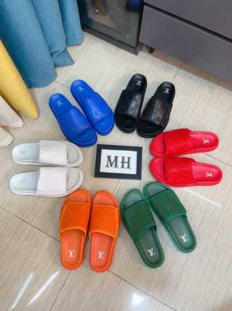 出厂价 Lv-路易威登 新品男士凉拖鞋，高端精品，鞋面精致压花logo装饰，精细做工，鞋底超软，休闲宽松舒适型，夏季必入哦！ Size：38-44 - 点击图像关闭