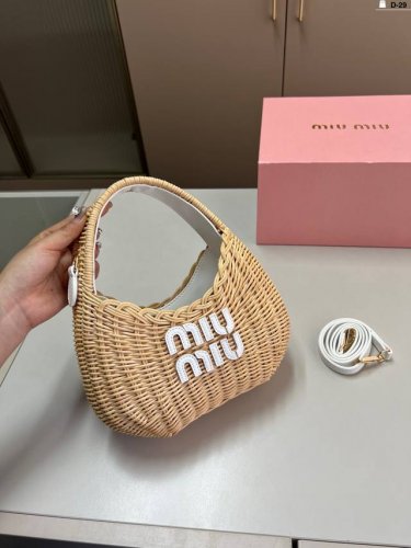 miu Miu缪缪竹编菜篮子