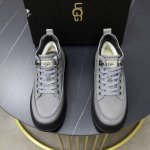 澳洲进口加厚羊毛 品牌：UGG正品代购 尺码：39 44 等级： 官网1:1 材料： 头层真皮防水防冻鞋面 真毛内里 原版防滑 柔软 耐磨大底 款式类别：男士休