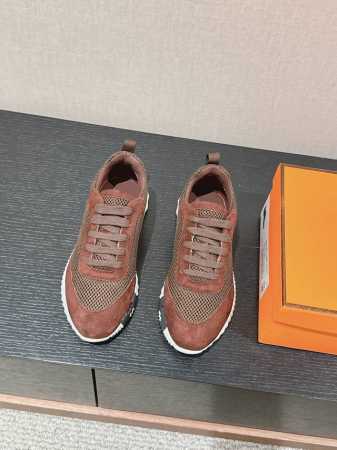 顶级品质 Herme S Ss24 New Arrival～ 专柜大热情侣款，H家配货首选鞋履！ 这双 Bouncing Sneaker 是爱马仕经典款 每一季 - 点击图像关闭
