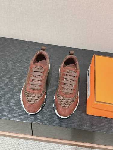 顶级品质 Herme S Ss24 New Arrival～ 专柜大热情侣款，H家配货首选鞋履！ 这双 Bouncing Sneaker 是爱马仕经典款 每一季