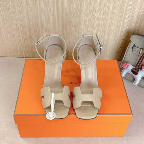 10.5Cm组图 空面出厂价p Hermes 爱马仕 Joy 105高跟凉鞋 时尚又百搭 搭配H鞋头 超级舒服 每个细节都做到极致 搭配同色调标志性纯鞋扣 设计