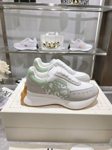 p女 男 .Alexander Mcqueen 亚历山大麦昆 春夏男Sprint运动情侣款 鞋侧面饰有时尚个性字母Seal Logo标志 全皮压花工艺 内里网