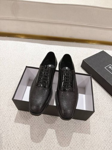 balmain 巴尔曼 男士新款正装德比鞋 面料选用进口牛皮 内里进口水染牛皮 牛皮垫脚 真皮大底 后跟复合橡胶防滑耐磨 彰显高端奢华大气 大牌体验 舒适透气