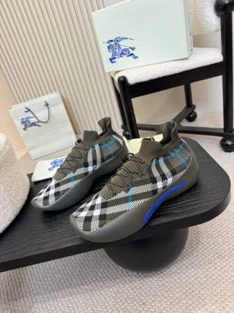实价 Burberry2025爆款出炉 超轻袜子鞋 百搭 装饰精纺 Burberry 格纹图案 搭配网眼内衬和格纹鞋带 橡胶鞋底饰有典藏 Burberry 字母 - 点击图像关闭