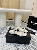 顶级版本Chanel香奈儿 2025春款 专柜顶级链条爱凉鞋这款经典设计；不平凡的爱拥入了多种配色元素 多元化混搭非常好看百搭，上脚非常轻巧 舒适超级秀气优雅的