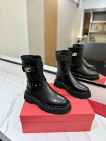 VALENTINO GARAVANIVL -V专柜最新款骑士战靴外侧V扣锁版面设计-内侧拉链开合 顶级版本绝对史上最强货 舒适好穿楦型与专柜一致，优雅气质、 面