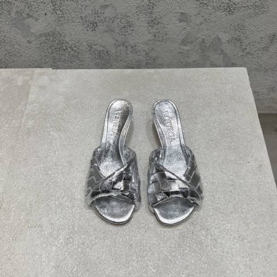 bottega Venet* 最新最经典猫跟凉鞋！扭结编织饰带 Ins&小红书巨多网红明星上身！上脚超性感！真的太美了！这款编织的鞋面超有高级感！高级穿着又仙女