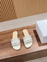 主推款 平底310、高跟 D家春夏新款升级刺绣拖鞋，这款拖鞋真的好穿又好看，今年的颜色真的超美，每个色都想入 无敌显白 真皮大底 Size:35-39 定做码数