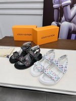 冲量价: Louis Vuitton路易威登多色可选新款拖鞋火爆上市 1:1高级定制 秒杀一切仿品 原版开模Logo装饰 既时尚又美观 面料:小牛皮 内里羊皮