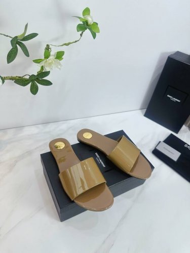 出厂 Saint Laurent圣罗兰25Ss 超火的凉鞋 单鞋专柜同步上新 各大明星网红纷纷上脚 款式时髦百搭 简约又高级 把优雅做到极致 上脚女神范爆棚 1