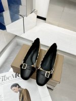 冲量价: 巴宝利Burberry 经典格纹平底鞋 迄今为止最不挑人最不限年龄的一款鞋子 谁穿都好看别小瞧布面的成本 我们的鞋面采用三层贴布工艺 单外层格纹进口纤