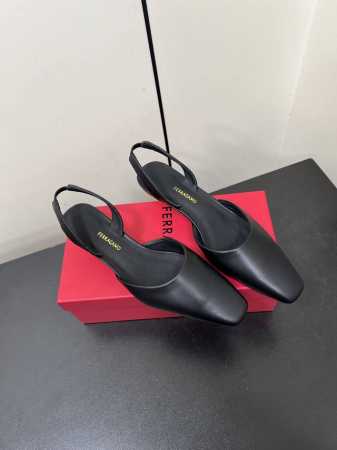 Ferragamo菲拉格慕专柜夏季系列新品镂空金属跟 后空凉鞋 鞋型线条流畅 版型超赞 上脚舒适.**.显瘦.拉长腿部线条进口小牛皮，小羊皮内里 意大利高密度真 - 点击图像关闭