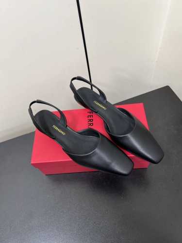 Ferragamo菲拉格慕专柜夏季系列新品镂空金属跟 后空凉鞋 鞋型线条流畅 版型超赞 上脚舒适.**.显瘦.拉长腿部线条进口小牛皮，小羊皮内里 意大利高密度真