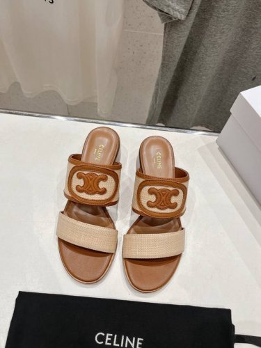 高版本出厂 2025Ss初夏最新赛琳复古时髦罗马高跟拖鞋 New Celine*思琳 拖鞋 各大网红同款的凯旋门凉鞋经典又百搭 种草推荐夏天搭配袜子 简直绝绝子