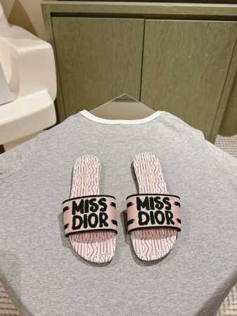 迪奥 Miss Dior系列平底拖鞋 字母刺绣Logo拼色一字拖鞋 1 专柜同步最新配色夏季胶囊系列立体刺绣度假字母拖升级版 美爆的全新系列 暴走利器原Ban开 - 点击图像关闭