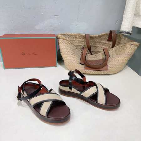高品质出厂 小众潮牌Loro piana 诺悠翩雅25春夏新款 Lp 交叉带鞋面水台厚底凉鞋露跟绕带设计极简风复古凉鞋 此款平底露趾凉鞋是夏季日常穿搭的理想之选 - 点击图像关闭
