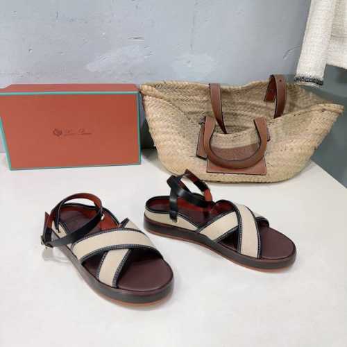 高品质出厂 小众潮牌Loro piana 诺悠翩雅25春夏新款 Lp 交叉带鞋面水台厚底凉鞋露跟绕带设计极简风复古凉鞋 此款平底露趾凉鞋是夏季日常穿搭的理想之选