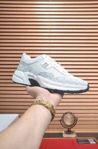 出厂价P Givenchy.纪梵希 专柜同步发售鞋面：意大利进口品牌印花布匹 尽显奢华，透气网布内里加上双层组合，脚感舒适，鞋底：原厂特供橡胶发泡大底，轻便，舒