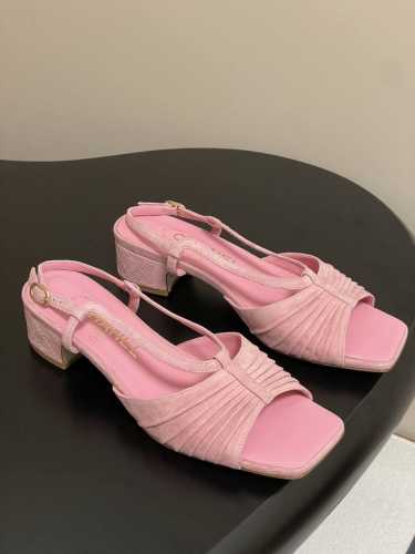工厂P价 女装女鞋 运动原单 25P春季新款Chanel 小香 褶皱蝴蝶结粗跟凉鞋双C珍珠钻扣小方跟凉鞋 珍珠双C扣设计 真的太时髦了奢华又低调 彰显气质和品味
